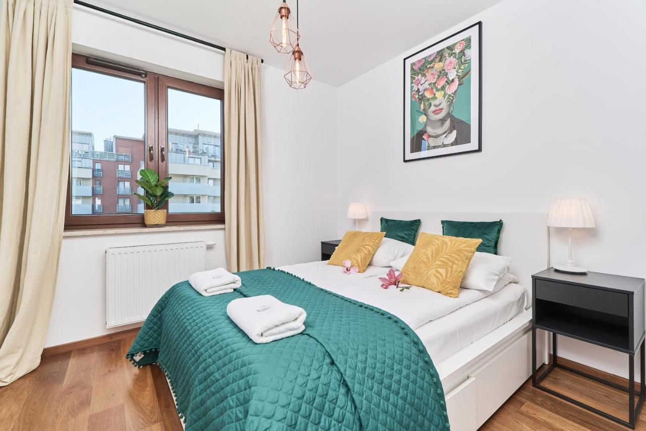 Nowa Teczowa Apartments Promenada Staromiejska By Noclegi Renters ヴロツワフ エクステリア 写真