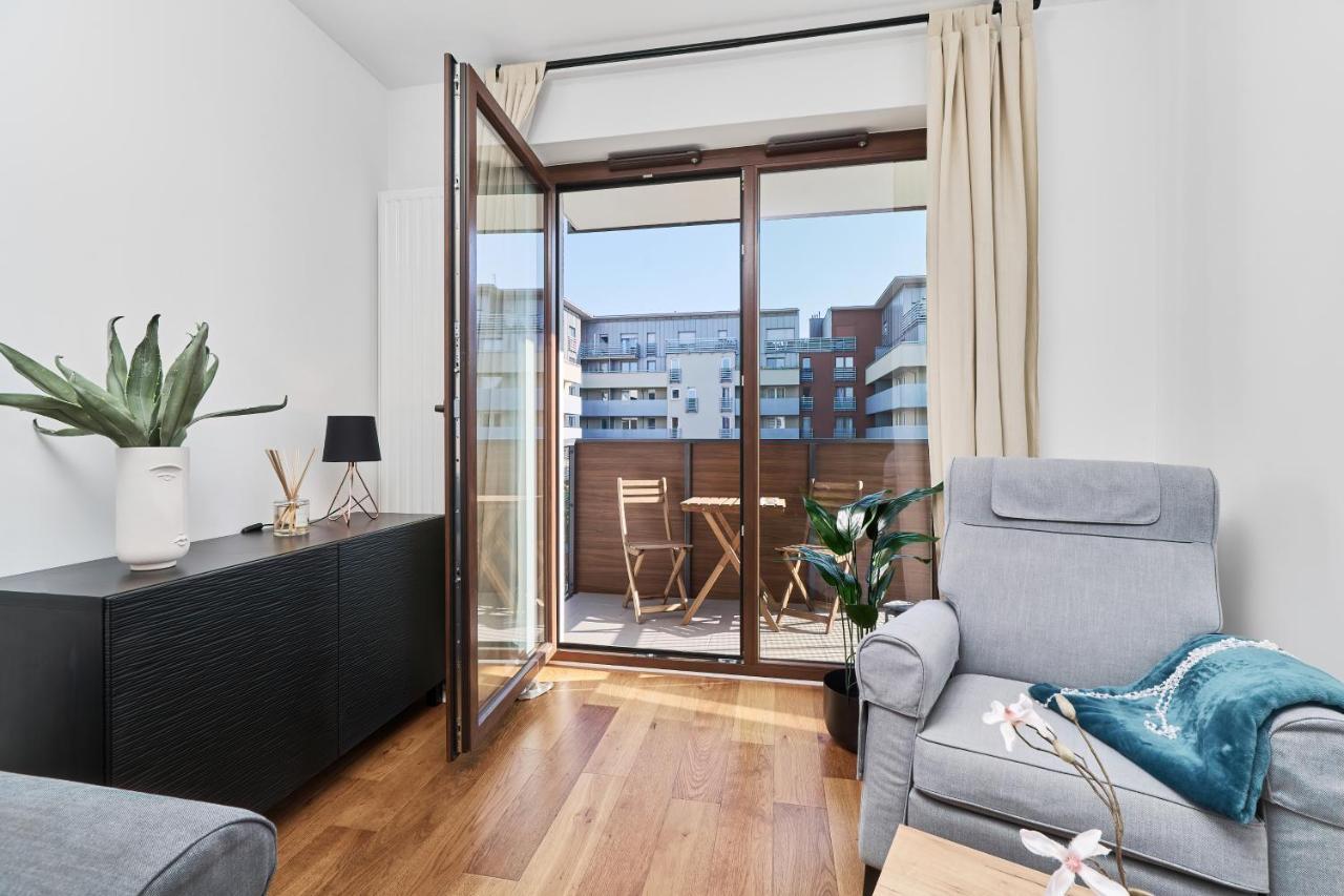 Nowa Teczowa Apartments Promenada Staromiejska By Noclegi Renters ヴロツワフ エクステリア 写真