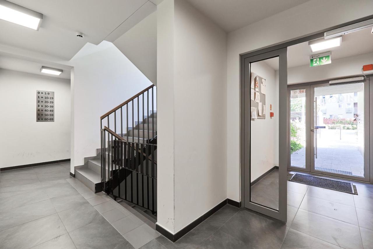 Nowa Teczowa Apartments Promenada Staromiejska By Noclegi Renters ヴロツワフ エクステリア 写真