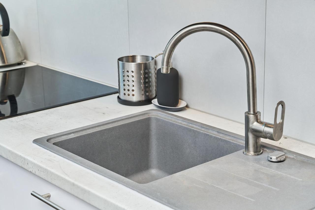 Nowa Teczowa Apartments Promenada Staromiejska By Noclegi Renters ヴロツワフ エクステリア 写真