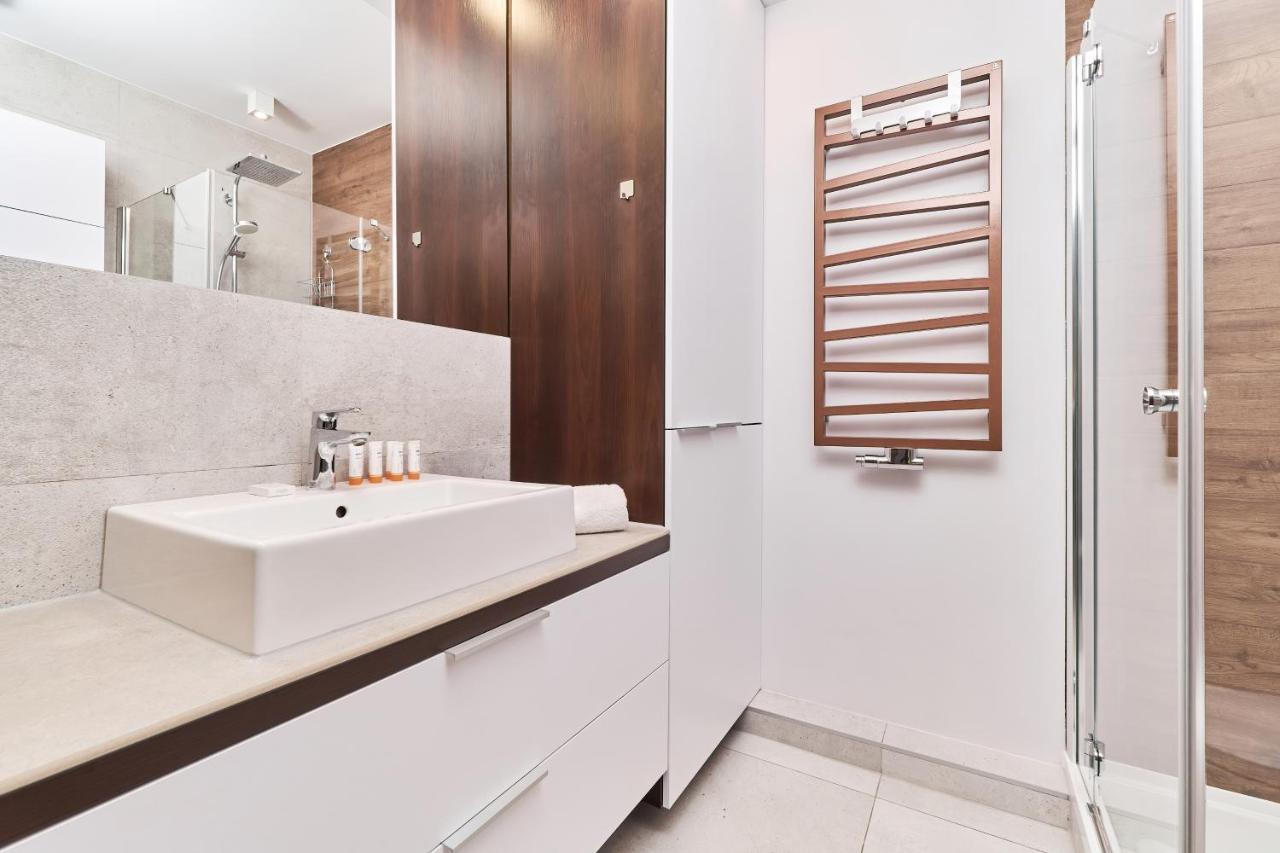 Nowa Teczowa Apartments Promenada Staromiejska By Noclegi Renters ヴロツワフ エクステリア 写真