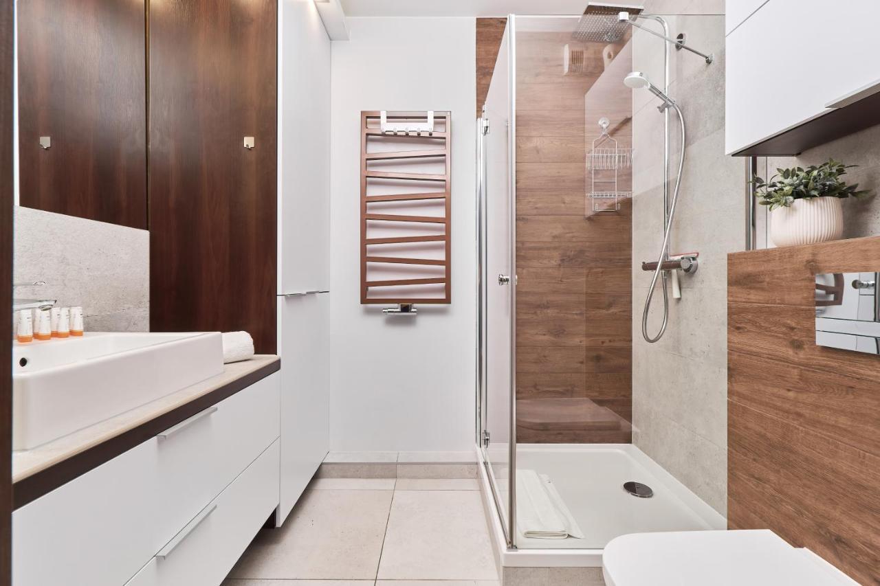 Nowa Teczowa Apartments Promenada Staromiejska By Noclegi Renters ヴロツワフ エクステリア 写真